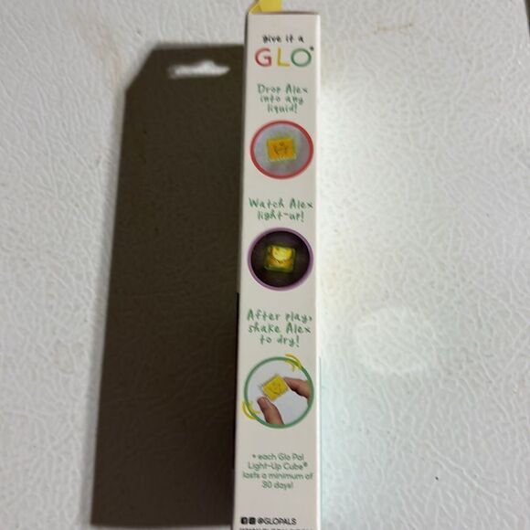 Glo Pals Character Alex Yellow + 4 Go Pals water activated light up cubes - Picture 6 of 7